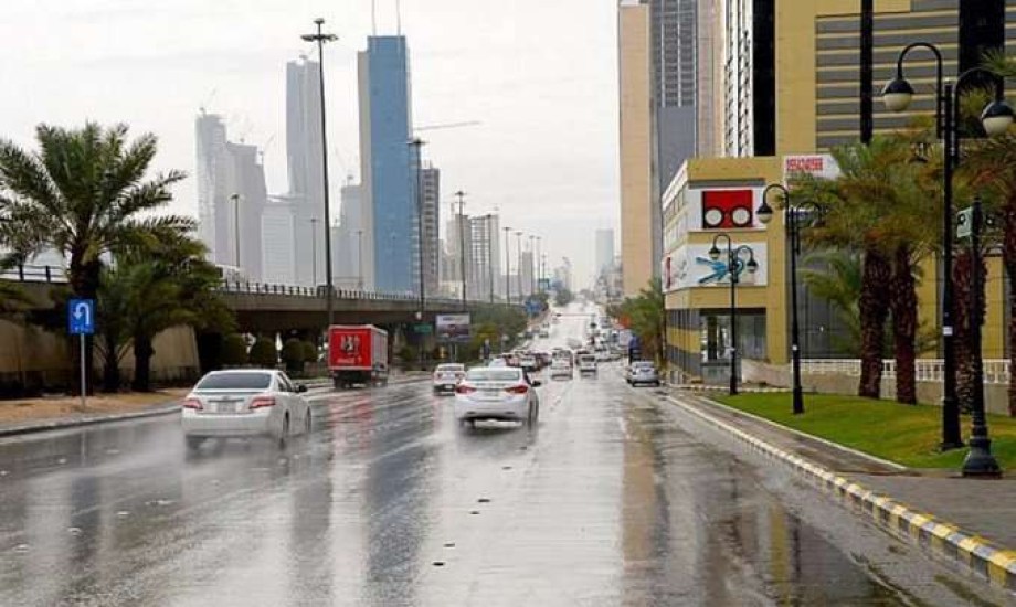 استمرار هطول الأمطار على الرياض 